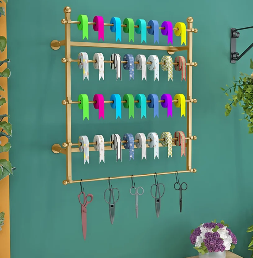 Настенный стеллаж для упаковки свежих цветов в магазине, настенный стеллаж для хранения цветных лент, стеллаж для выставки товаров с осью рулона шелковой ленты
